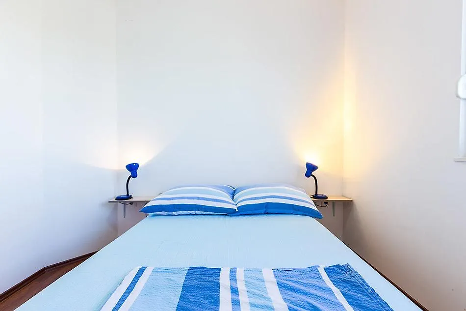 Apartments Mladenka 20M From Marina! Sukošan
