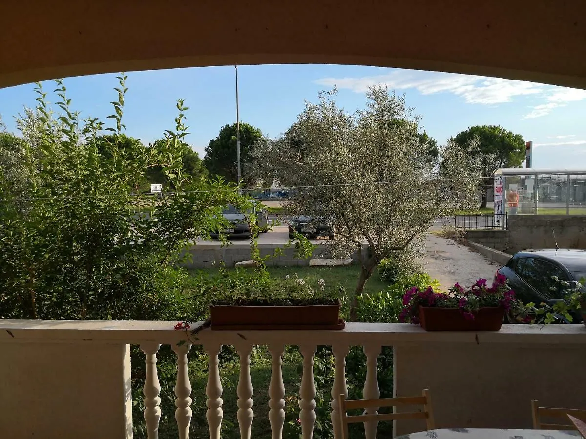 Apartments Mladenka 20M From Marina! Sukošan